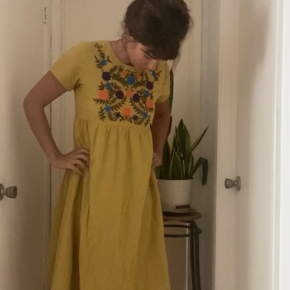 Embroidered midi dress - Picture 4 of 6